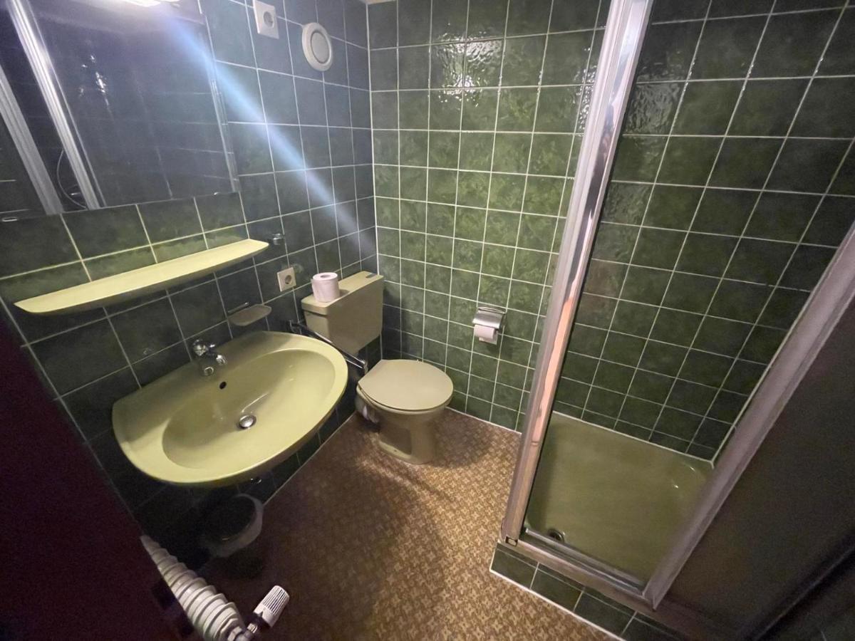 Beny Hotel Restaurant Хертинген Экстерьер фото