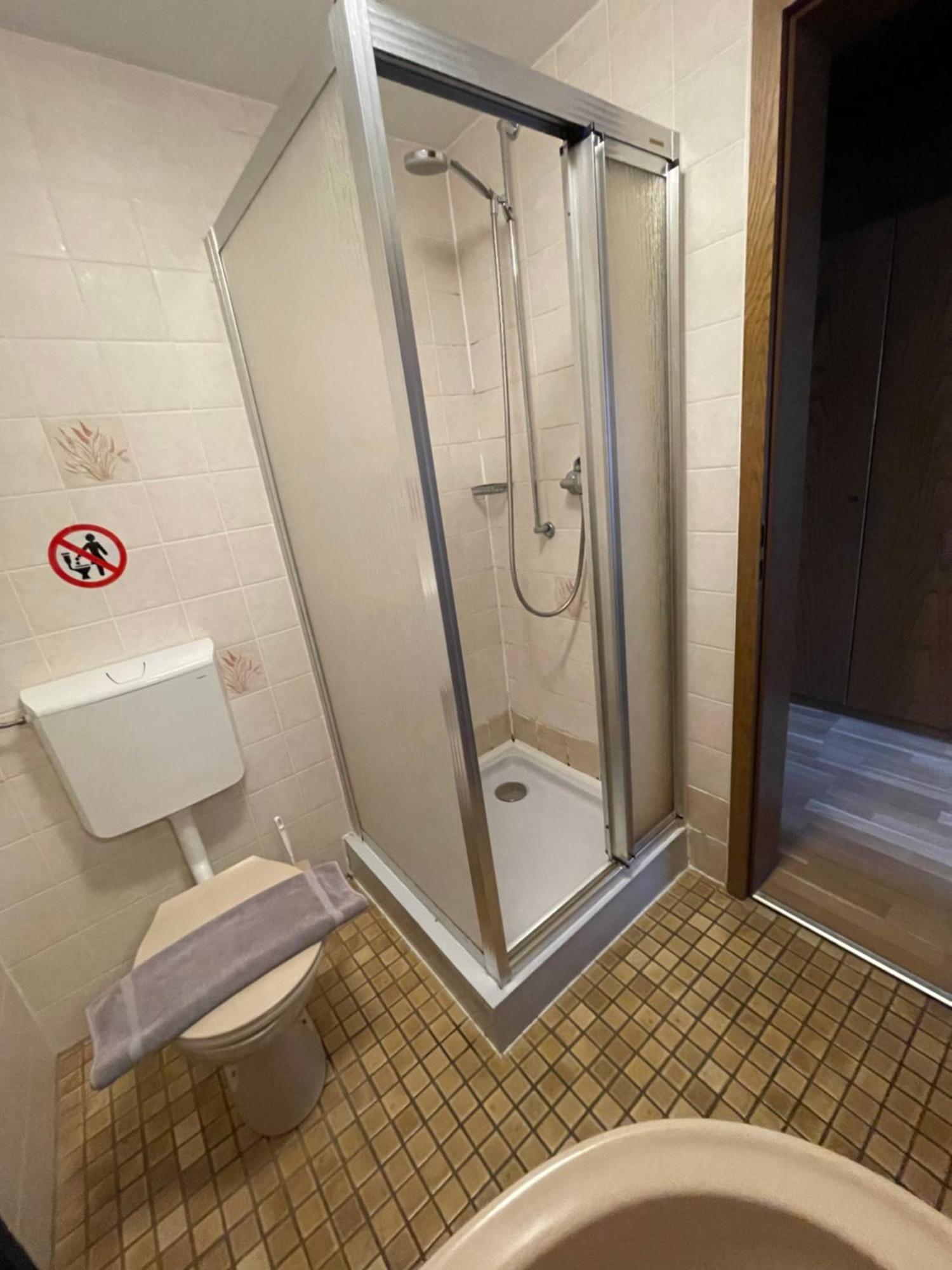 Beny Hotel Restaurant Хертинген Экстерьер фото