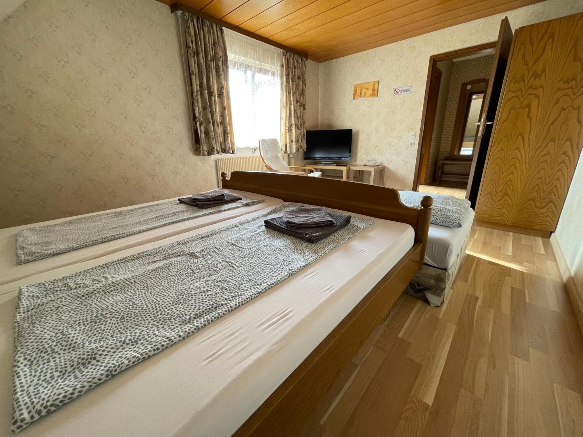 Beny Hotel Restaurant Хертинген Экстерьер фото