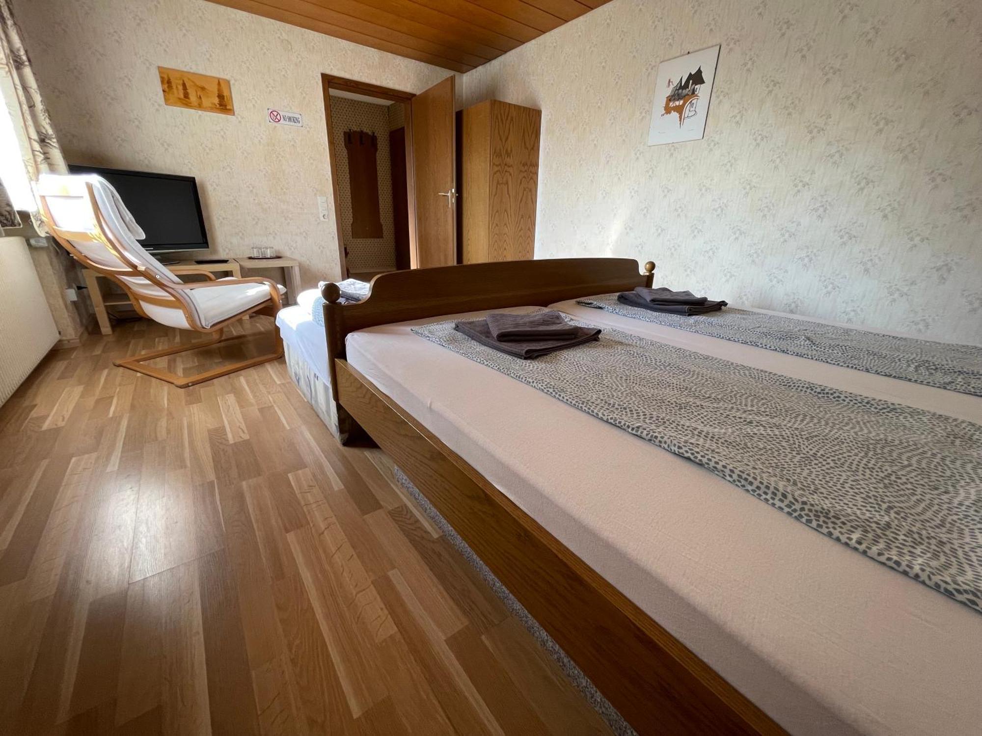Beny Hotel Restaurant Хертинген Экстерьер фото