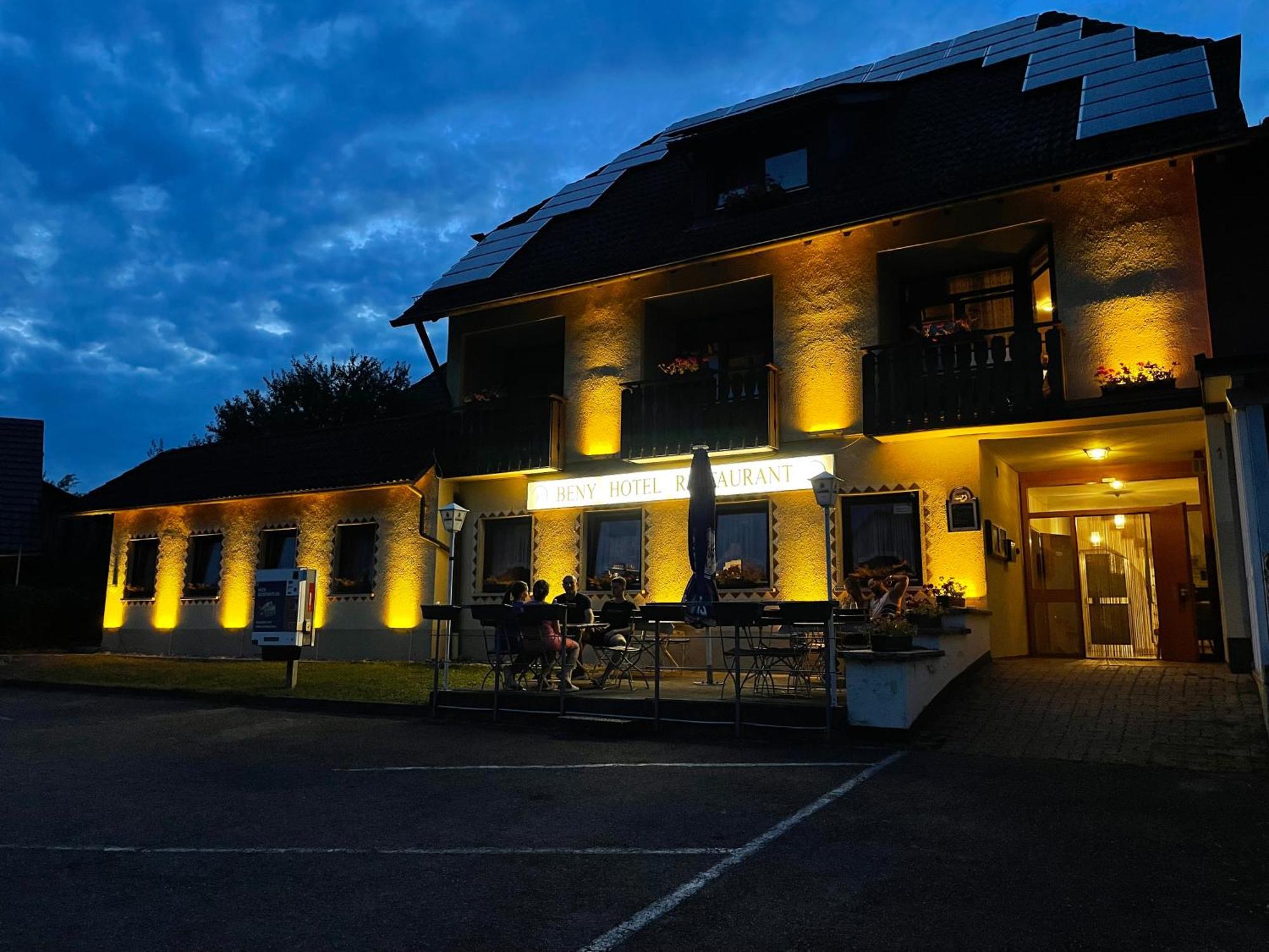 Beny Hotel Restaurant Хертинген Экстерьер фото