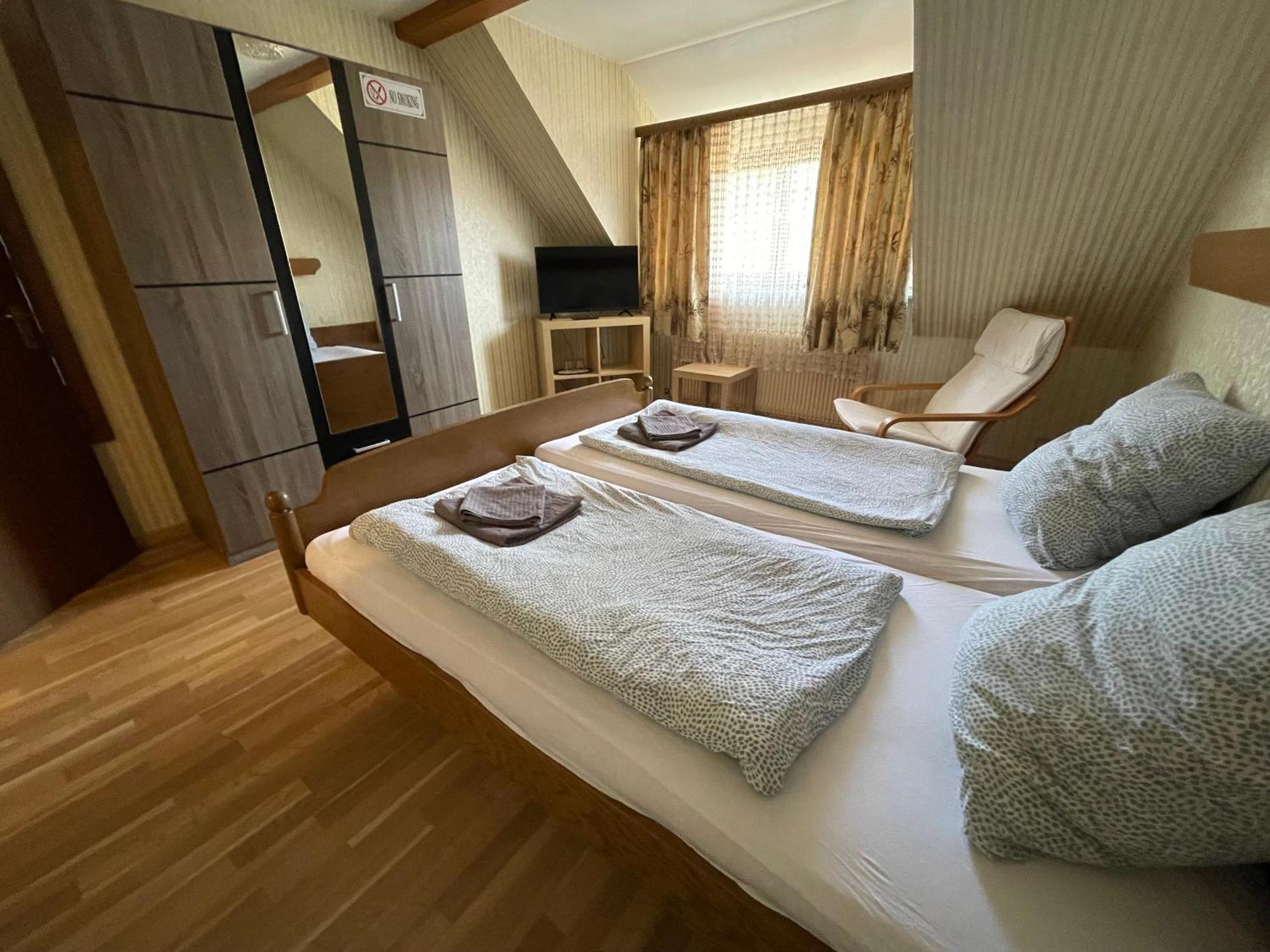 Beny Hotel Restaurant Хертинген Экстерьер фото