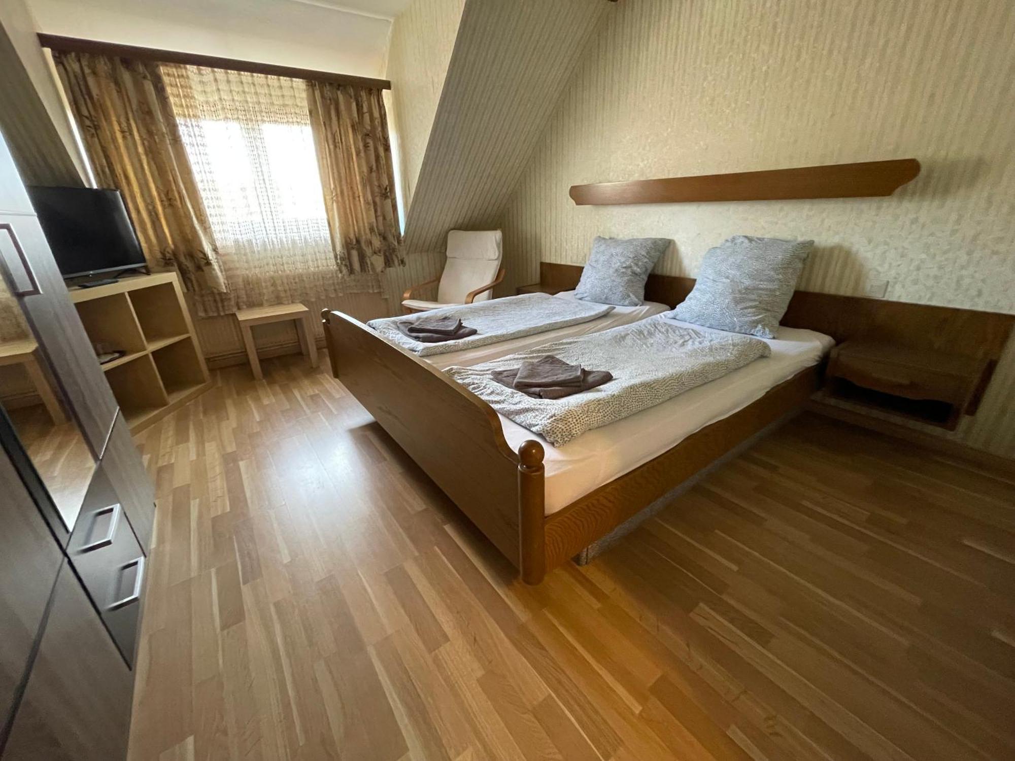 Beny Hotel Restaurant Хертинген Экстерьер фото