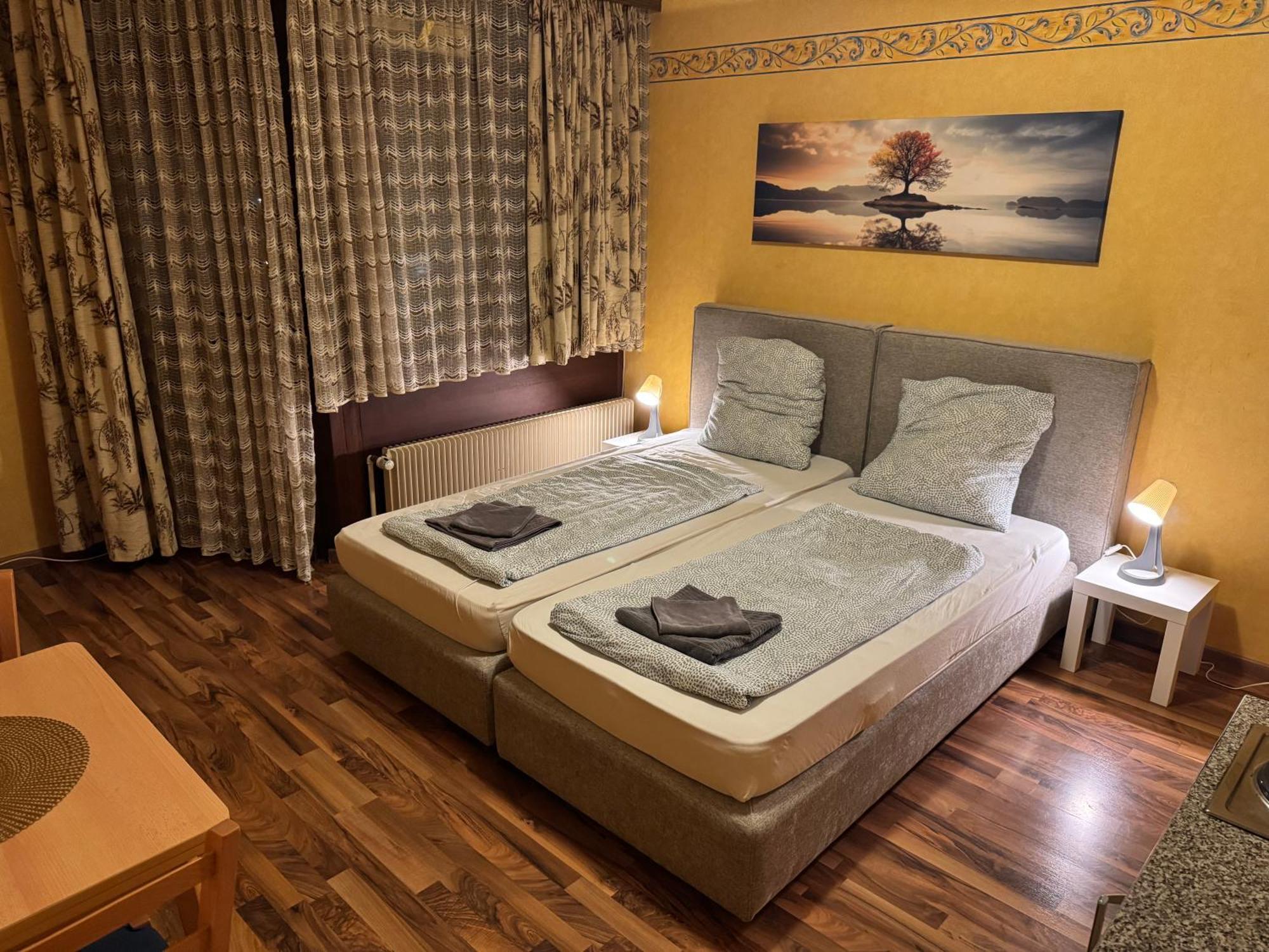 Beny Hotel Restaurant Хертинген Экстерьер фото