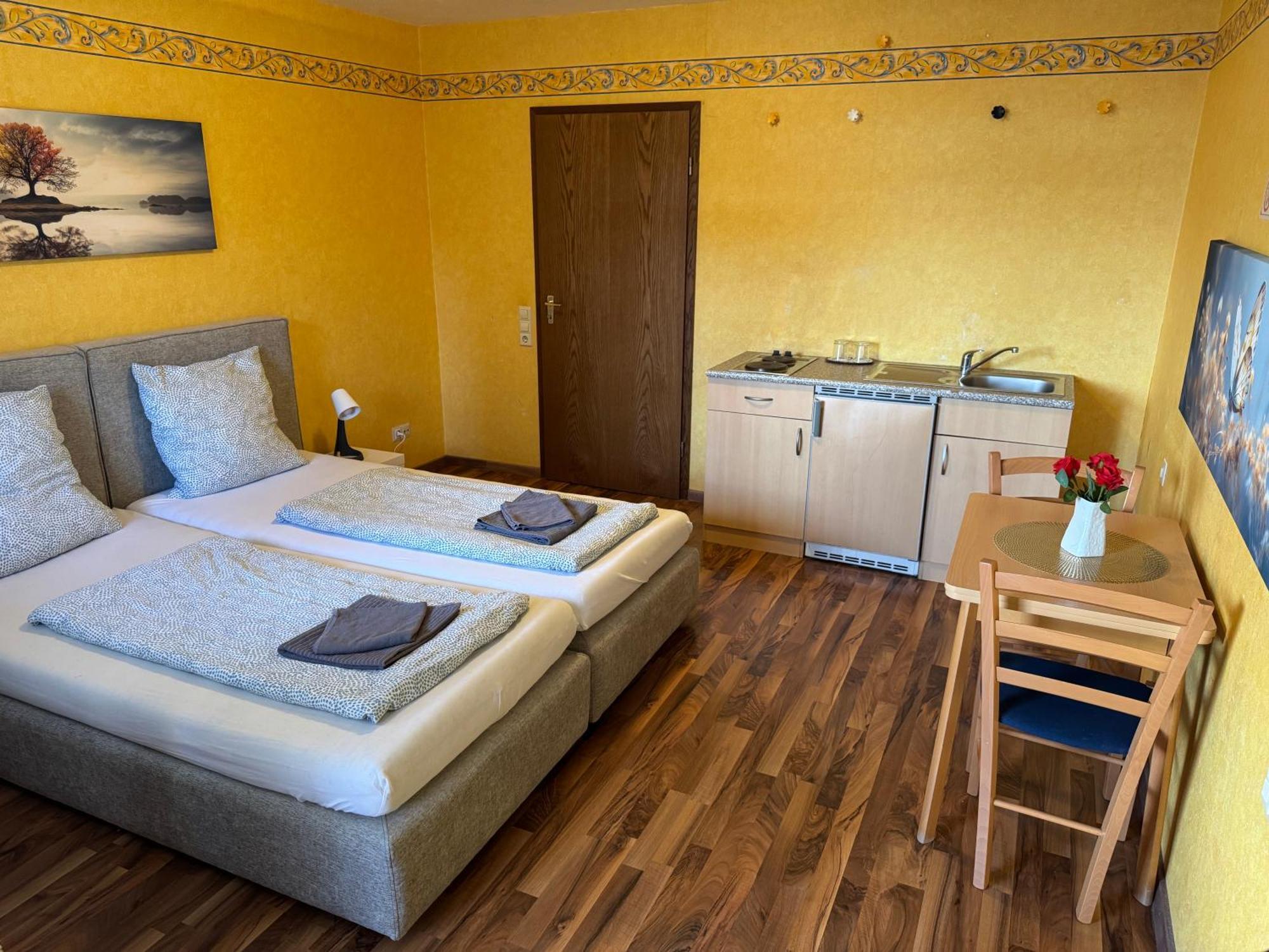Beny Hotel Restaurant Хертинген Экстерьер фото